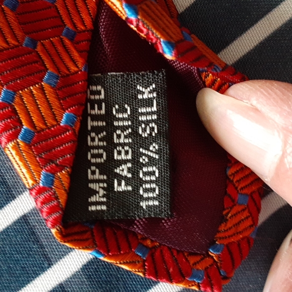 SOLD!!!  Two 100% silk men's neck tie from Geoffrey Beene - Picture 13 of 15